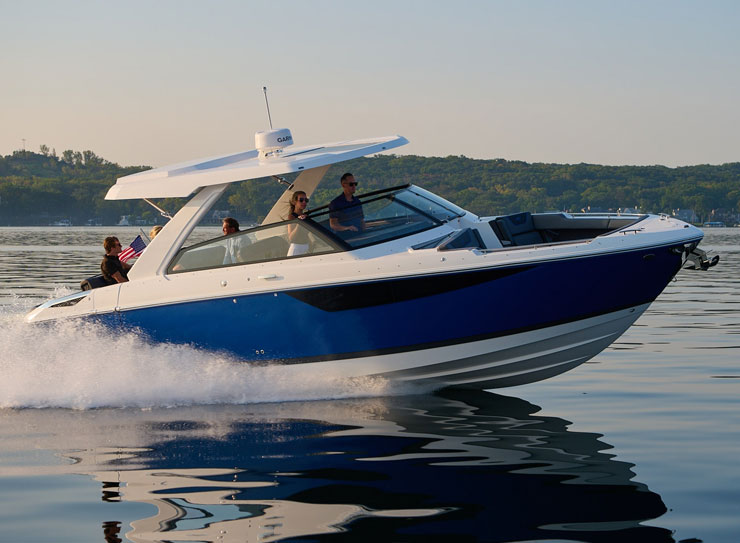 Walkthrough the new R35 Surf by Cobalt Boats