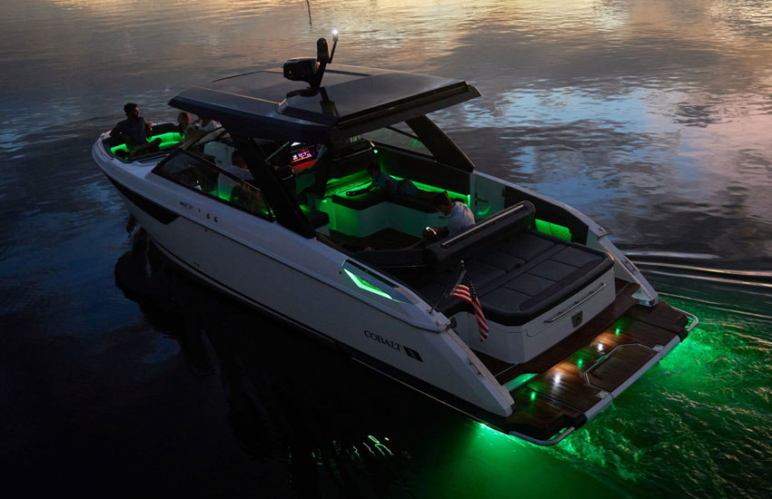 The Cobalt R35 Sterndrive is a bowrider for all occasions, featuring a social bow area and all the features you need