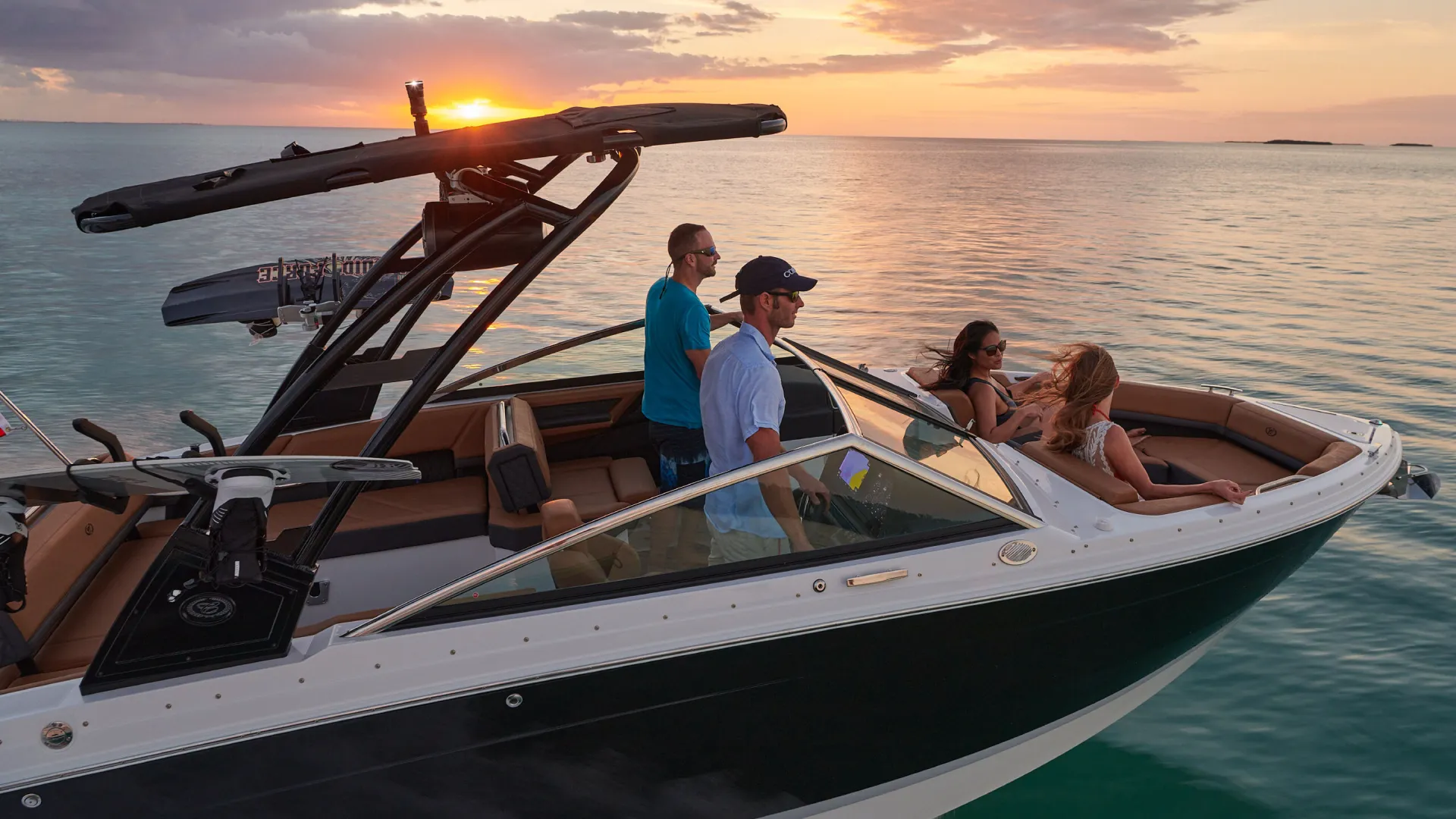 Cobalt R6 Sterndrive Boat - 25' Luxury Bowrider Day Boat